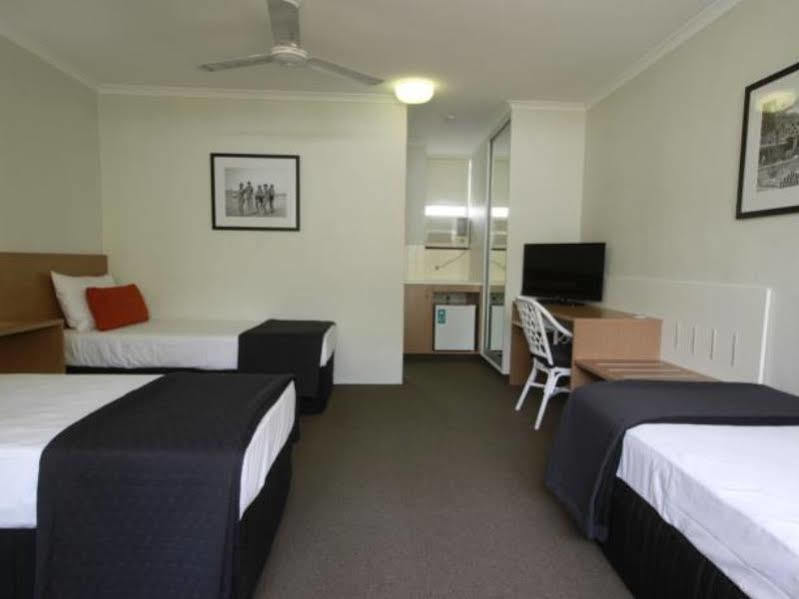 Darcy Arms Hotel Motel Gold Coast Exterior photo