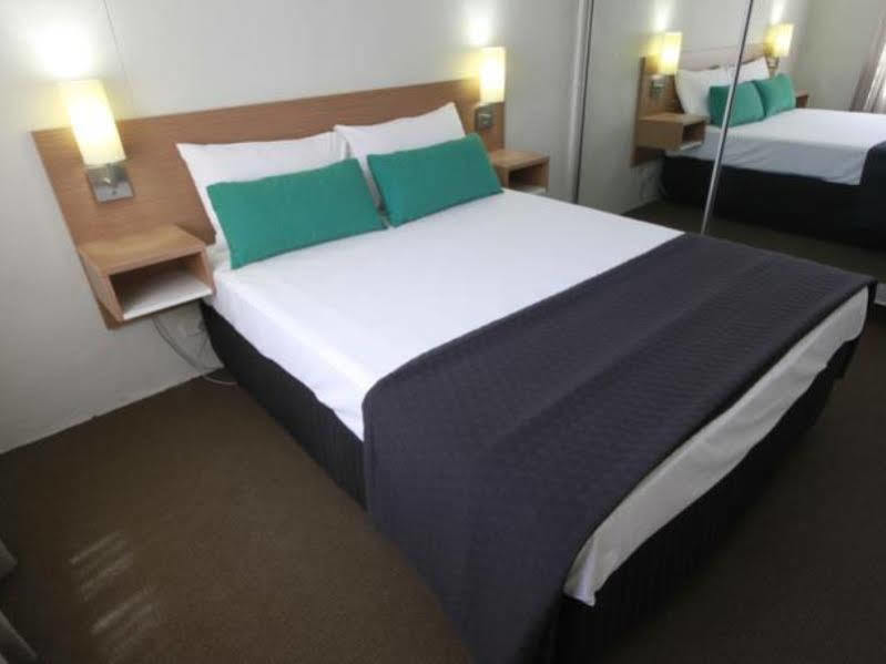 Darcy Arms Hotel Motel Gold Coast Exterior photo