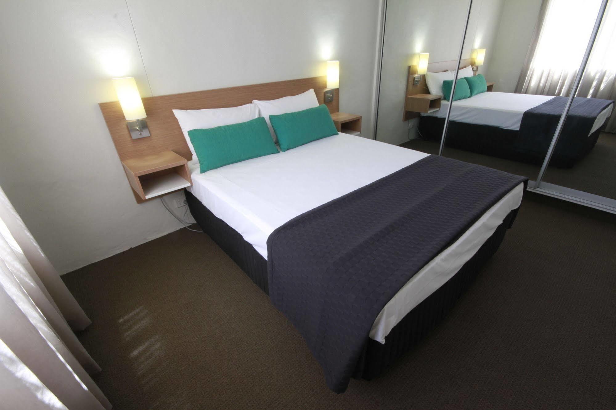 Darcy Arms Hotel Motel Gold Coast Exterior photo