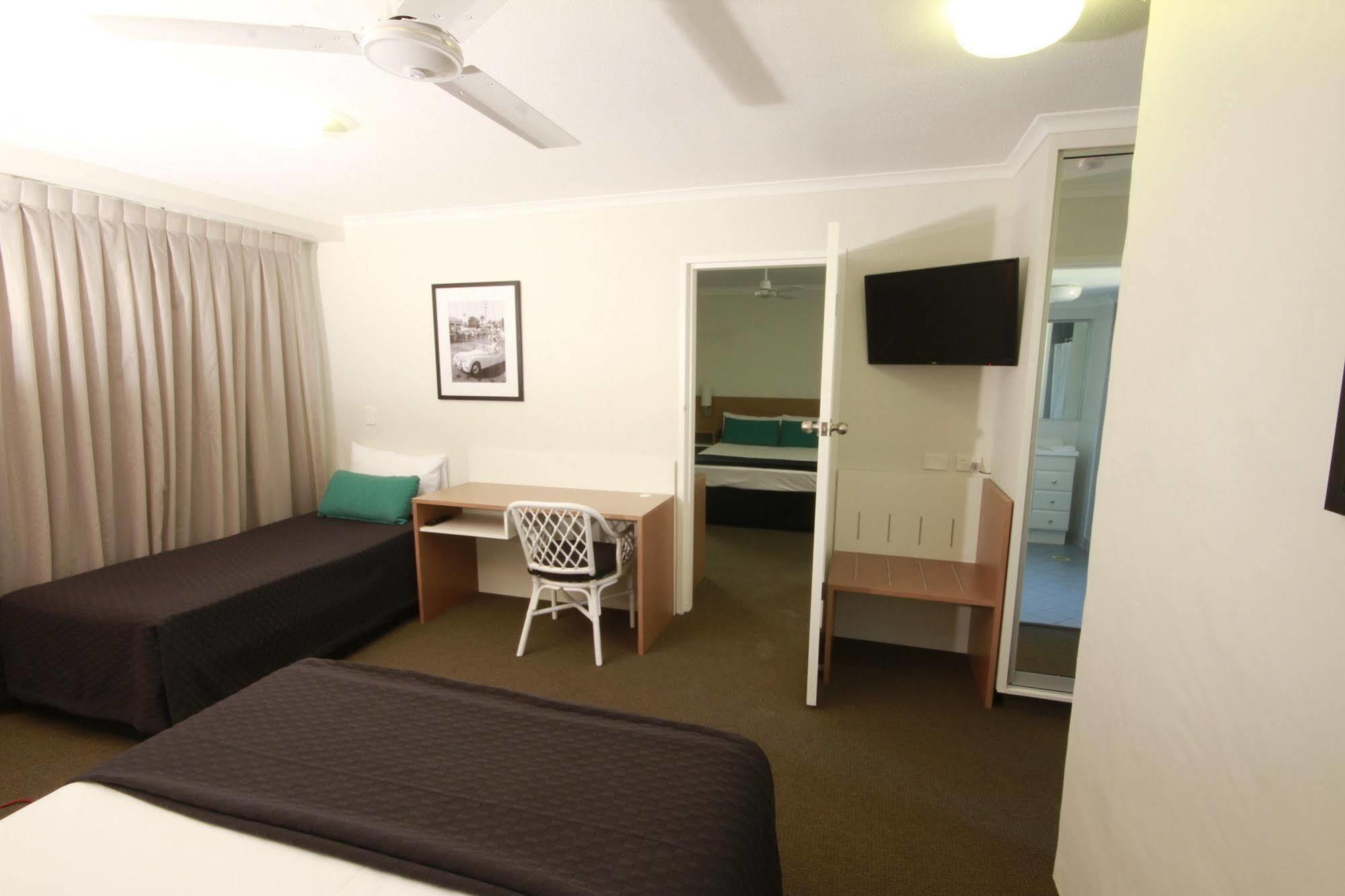 Darcy Arms Hotel Motel Gold Coast Exterior photo