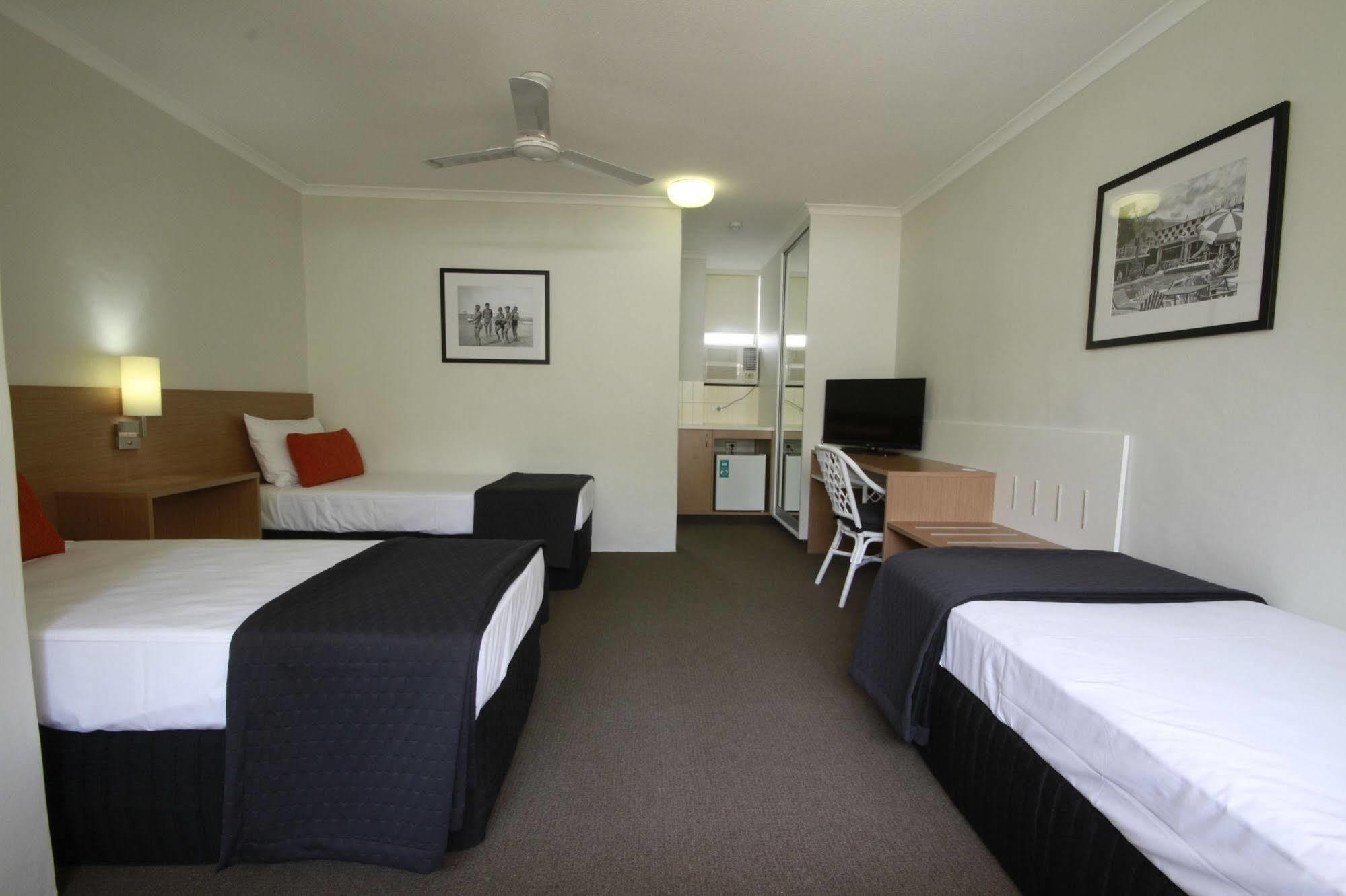 Darcy Arms Hotel Motel Gold Coast Exterior photo